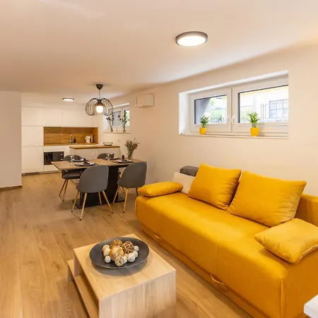 Lägenhet Apartmaji Klavdija *