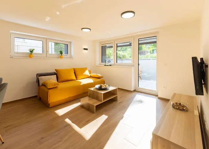 Apartmaji Klavdija شقة *